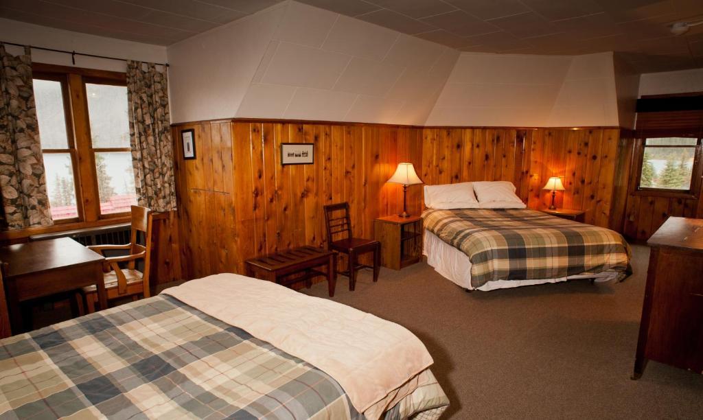 Num-Ti-Jah Lodge Lake Louise Room photo