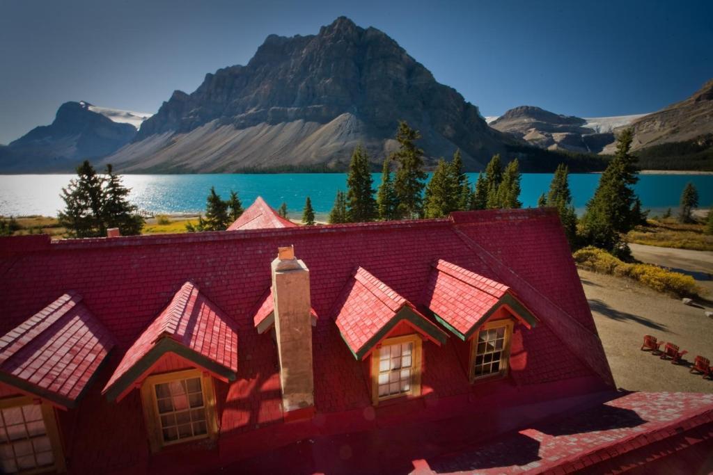 Num-Ti-Jah Lodge Lake Louise Exterior photo